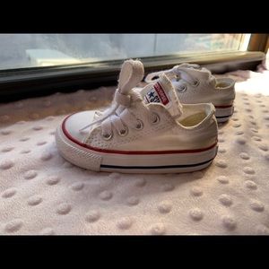 Baby girl White converse
